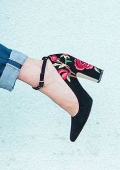zapatos con flores