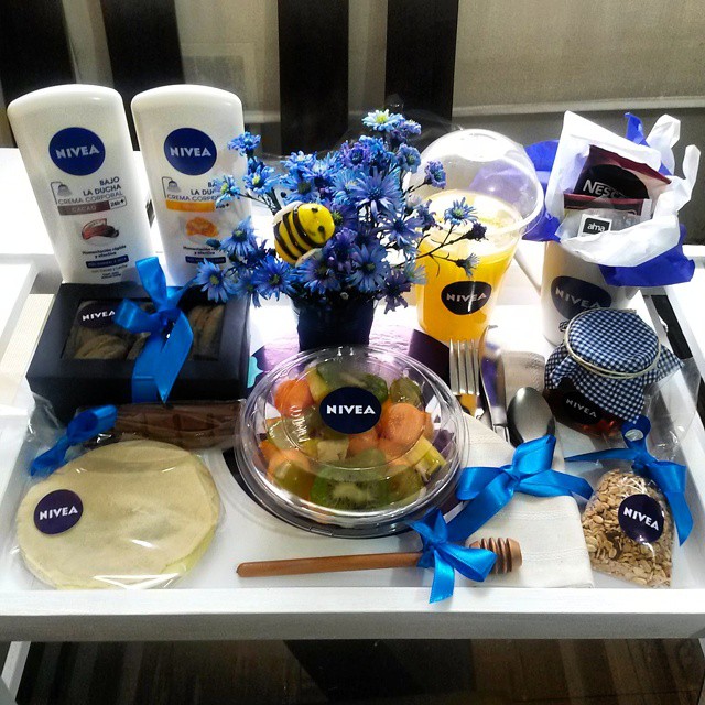 WOW! EMPIEZO LA MAÑANA GENIAL CON ESTE SUPER ENGREIMIENTO DE #NIVEA ... Un desayuno inspirado en las nuevas #niveabajoladucha #niveamiel y #niveacacao .... ❤❤❤❤❤❤ GRACIAS!!!
#breakfast #niveaperu