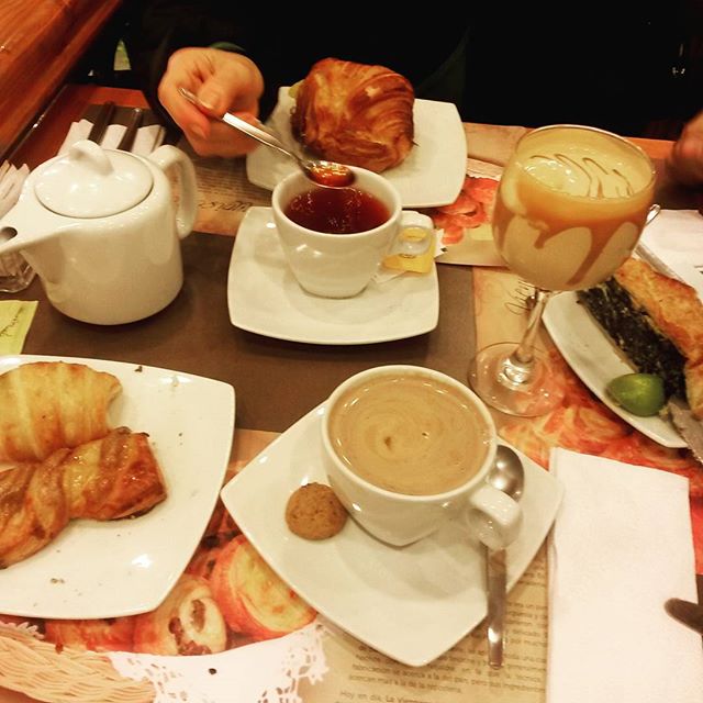 La hora del lonchecito en mi lugar favorito.... #lunch #lunchtime #dessert #chocolate #coffee #donmamino #realplazasalaverry