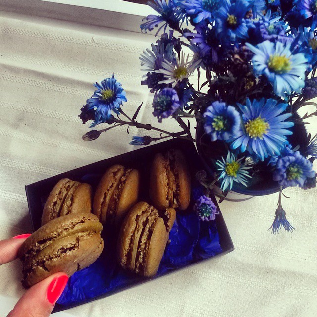 Dejé para el final lo mejor!
#macarron #macarons #chocolate #dessert #chocolatemacaroon  #blueflowers #nivea