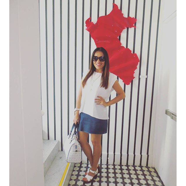 Look de hace unos dias para el lanzamiento de #omniaparaiba #bvlgari #ootd #lookoftheday #hotelb #peruvian #peruvianblogger #whitelook #whiteshoes #forever21 #marquis #fashionbagperu #nicoledaniel